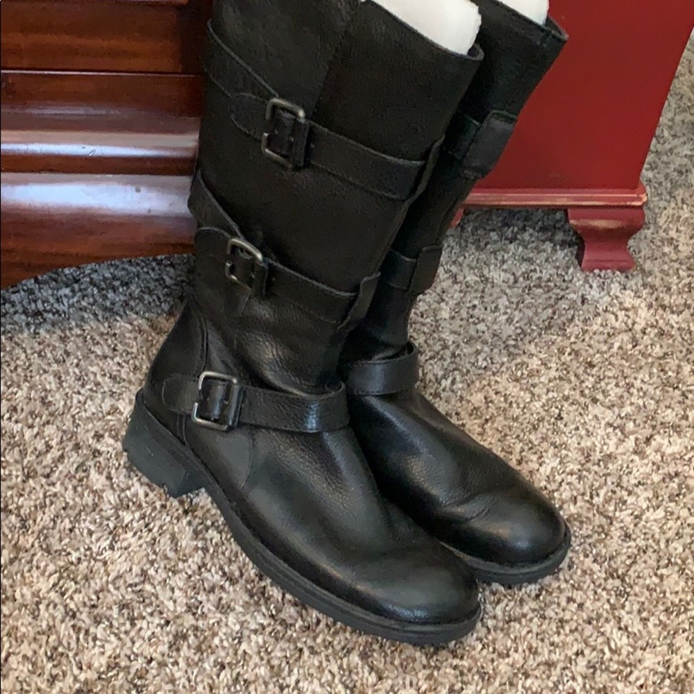 Like new Born leather boots